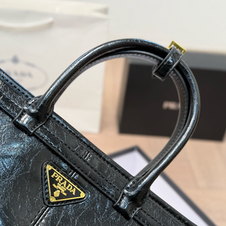 White Casual Daily Letters Zipper Bags