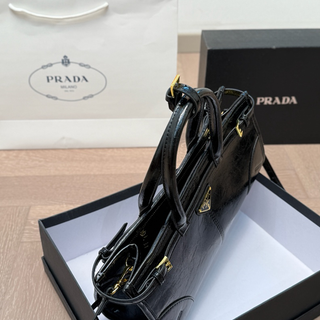 White Casual Daily Letters Zipper Bags