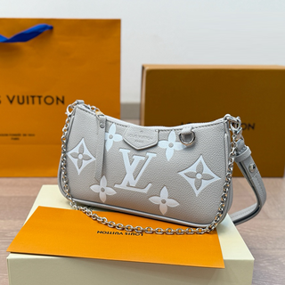 White Casual Daily Letters Chains Bags