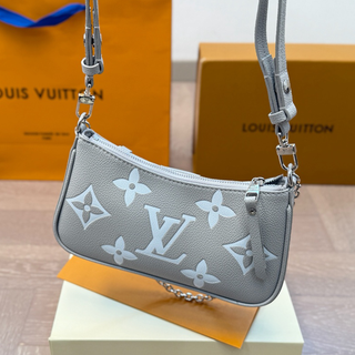 White Casual Daily Letters Chains Bags