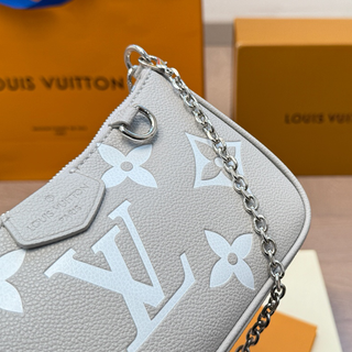 White Casual Daily Letters Chains Bags