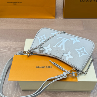 White Casual Daily Letters Chains Bags