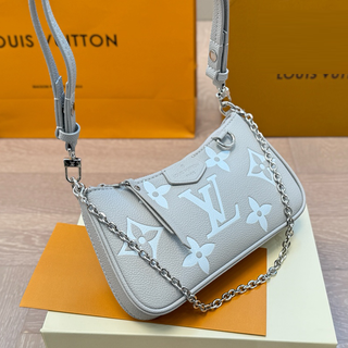 White Casual Daily Letters Chains Bags