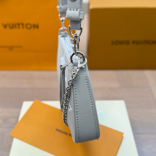 White Casual Daily Letters Chains Bags