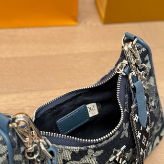 The cowboy blue Casual Daily Letters Chains Zipper Bags